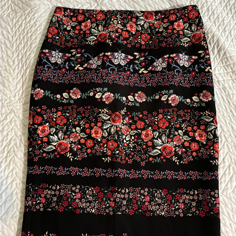 New York & Company Black Red Embellished Pencil Skirt